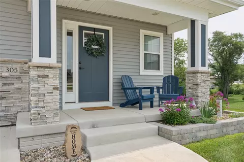 305 Magnolia Pt, Winterset, IA 50273