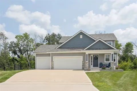 305 Magnolia Pt, Winterset, IA 50273