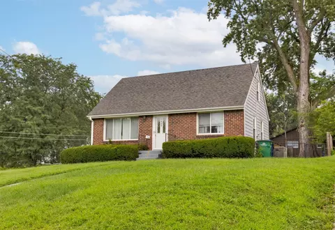 6409 Roseland Dr, Urbandale, IA 50322