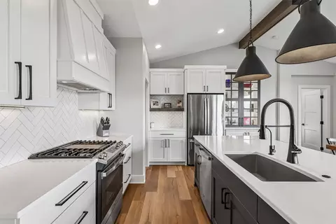 Kitchen - 17564 Aurora Dr, Clive, IA 50325 photo 5 of 5