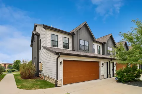 6460 Galleria Dr #1104, West Des Moines, IA 50266