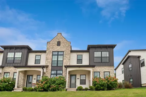 6460 Galleria Dr #1104, West Des Moines, IA 50266