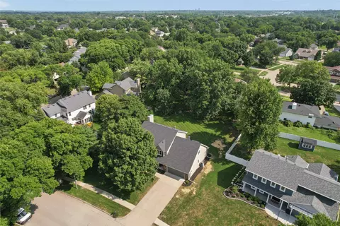 6492 N Winwood Dr, Johnston, IA 50131