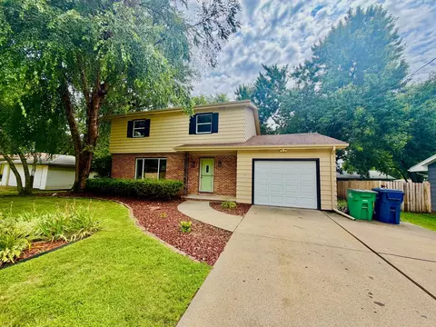 8304 Airline Ave, Urbandale, IA 50322