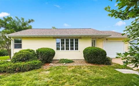 1622 Spencer St, Grinnell, IA 50112