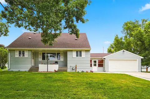 1820 W 3rd St, Perry, IA 50220