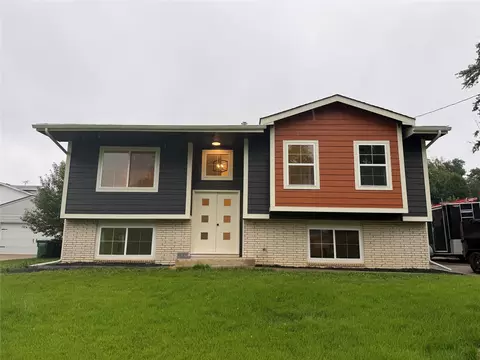 4415 66th St, Urbandale, IA 50322