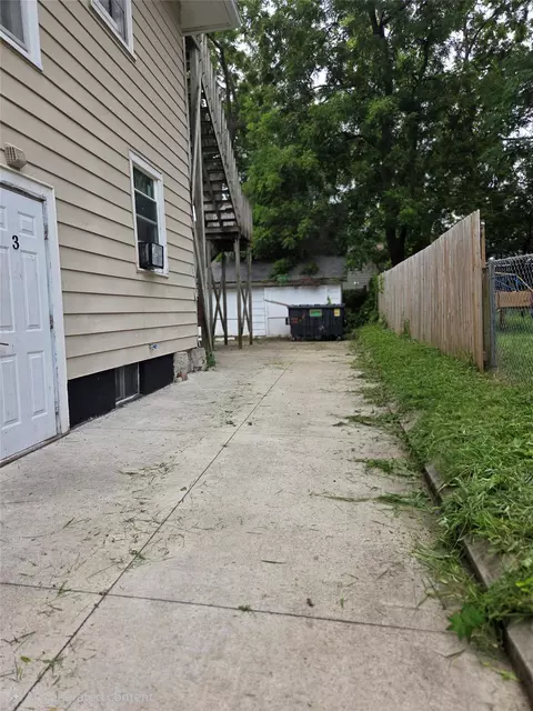 1072 27th St, Des Moines, IA 50311