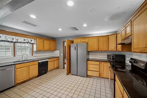 Kitchen - 3114 E 42nd St, Des Moines, IA 50317 photo 1 of 3