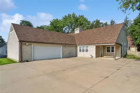 3114 E 42nd St, Des Moines, IA 50317