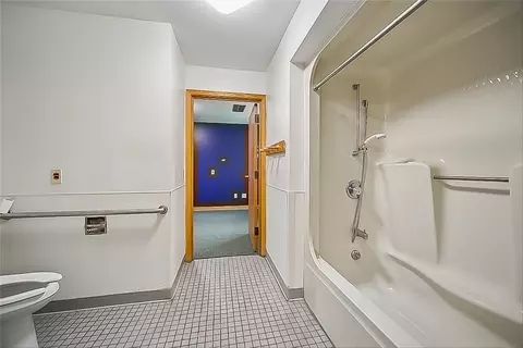 Bath - 3114 E 42nd St, Des Moines, IA 50317 photo 3 of 5