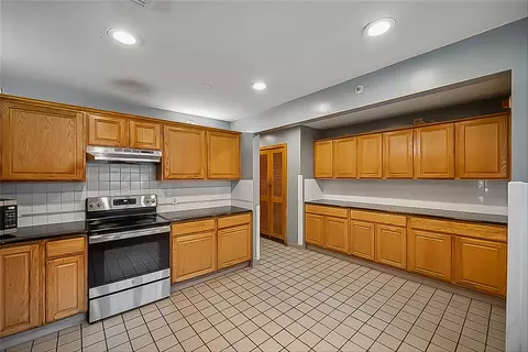 Kitchen - 3114 E 42nd St, Des Moines, IA 50317 photo 3 of 3