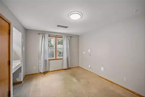 Bedroom - 3114 E 42nd St, Des Moines, IA 50317 photo 1 of 10
