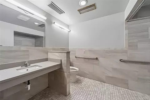 Bath - 3114 E 42nd St, Des Moines, IA 50317 photo 5 of 5