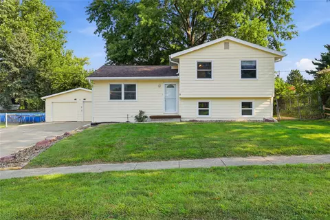 110 Gepke Pkwy, Des Moines, IA 50320