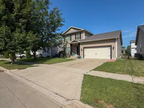 2416 River Meadows Dr, Des Moines, IA 50320