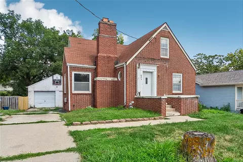 621 Porter Ave, Des Moines, IA 50315
