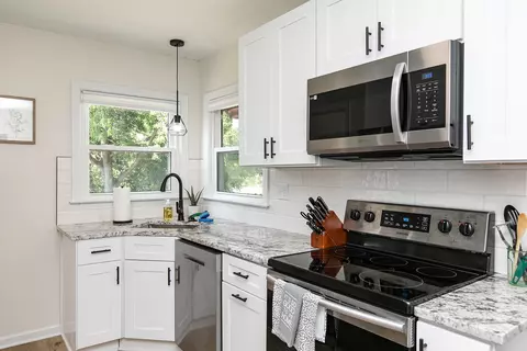 4901 SW 12th St, Des Moines, IA 50315