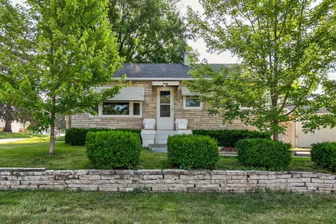 4901 SW 12th St, Des Moines, IA 50315