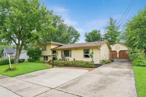 330 Greenfield Pkwy, Des Moines, IA 50320