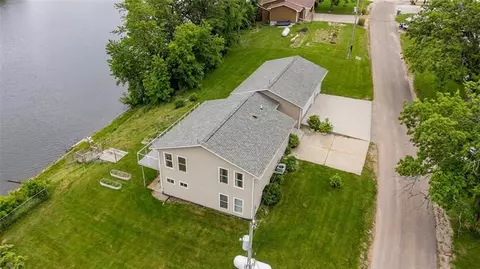 View/Area - 8104 Lakeshore Dr, Dexter, IA 50070 photo 2 of 9