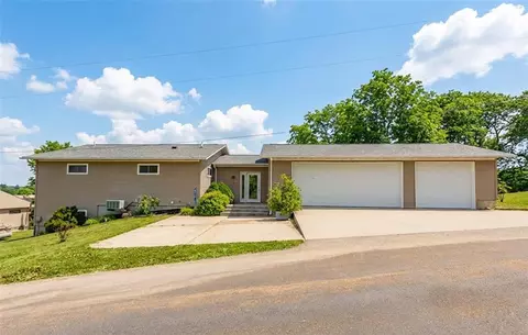 Exterior - 8104 Lakeshore Dr, Dexter, IA 50070 photo 3 of 4