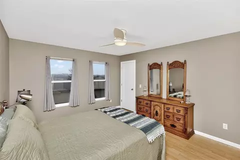 Bedroom - 8104 Lakeshore Dr, Dexter, IA 50070 photo 2 of 3
