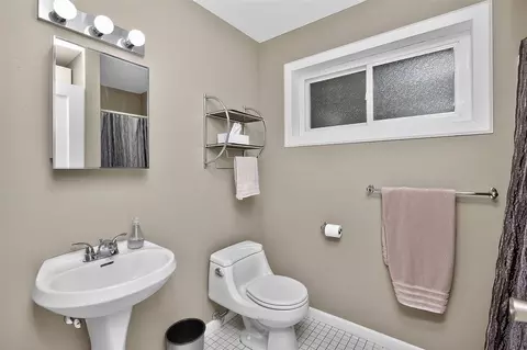 Bath - 8104 Lakeshore Dr, Dexter, IA 50070 photo 1 of 2