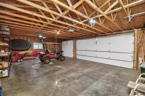 Exterior - 8104 Lakeshore Dr, Dexter, IA 50070 photo 4 of 4