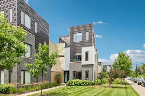 280 E Center St, Des Moines, IA 50309