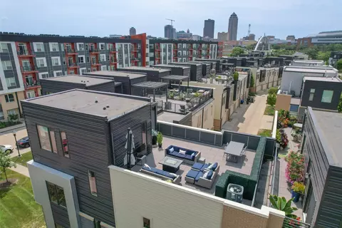 280 E Center St, Des Moines, IA 50309