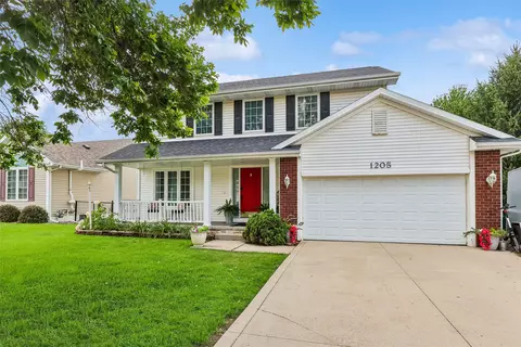 1205 E Kentucky Ave, Indianola, IA 50125