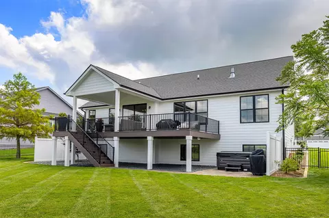 Exterior - 1304 NE 53rd Ct, Ankeny, IA 50021 photo 4 of 8