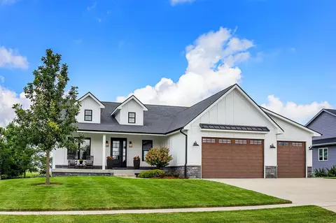 Exterior - 1304 NE 53rd Ct, Ankeny, IA 50021 photo 2 of 8