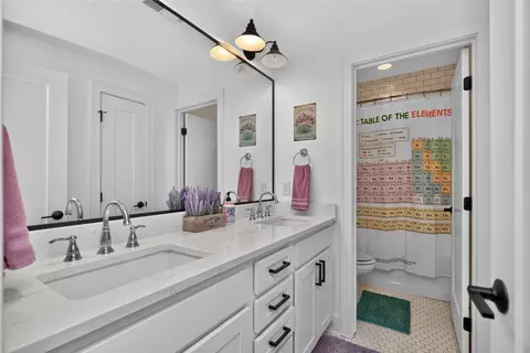 Bath - 1304 NE 53rd Ct, Ankeny, IA 50021 photo 5 of 5