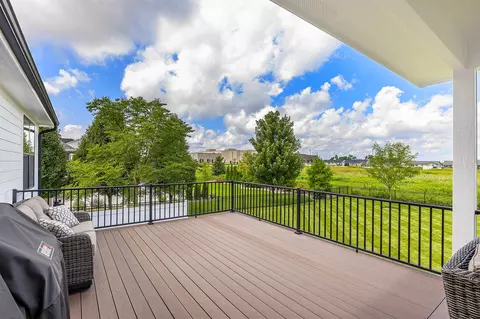 Exterior - 1304 NE 53rd Ct, Ankeny, IA 50021 photo 6 of 8