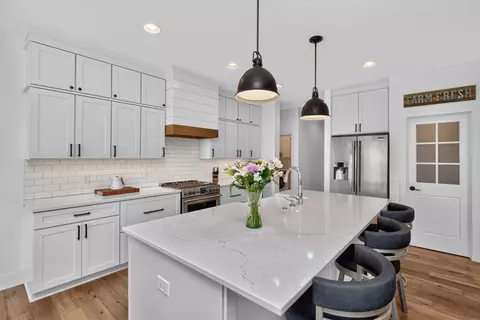 Kitchen - 1304 NE 53rd Ct, Ankeny, IA 50021 photo 4 of 6