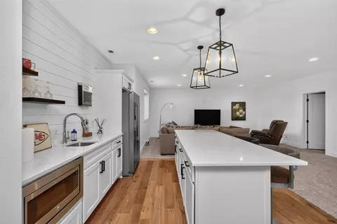 Kitchen - 1304 NE 53rd Ct, Ankeny, IA 50021 photo 6 of 6