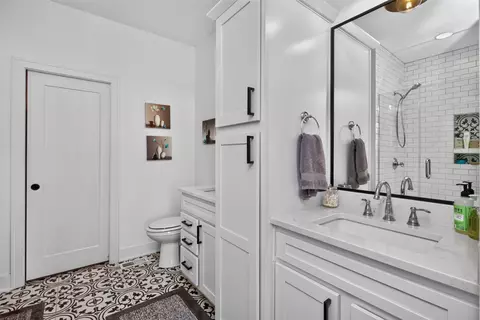 Bath - 1304 NE 53rd Ct, Ankeny, IA 50021 photo 1 of 5
