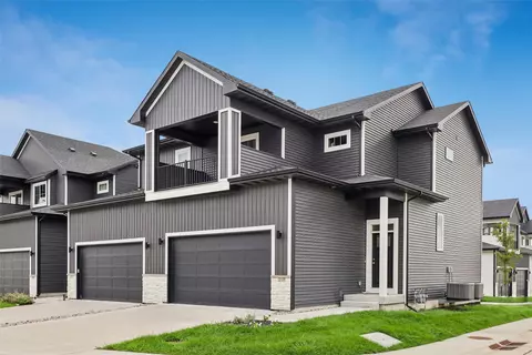 216 NE Country Meadow Ln, Ankeny, IA 50021