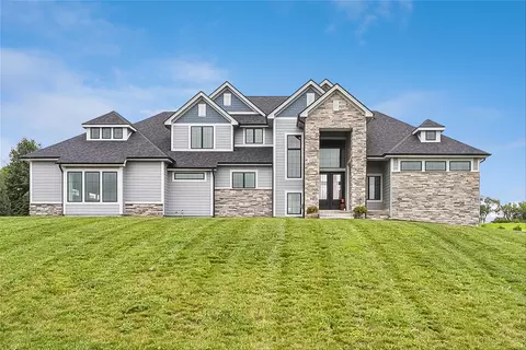 6311 Fairway Trl, Norwalk, IA 50211