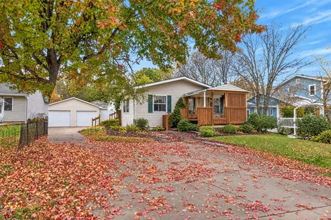 4860 NW 53rd Ct, Des Moines, IA 50310