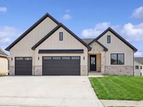 17316 Northview Dr, Urbandale, IA 50263