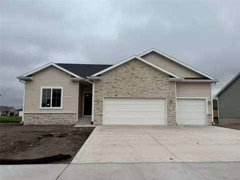 665 NW Georgetown Dr, Waukee, IA 50263