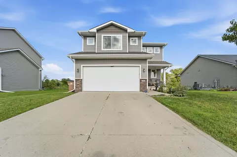 105 Mallard Pointe Dr NW, Bondurant, IA 50035