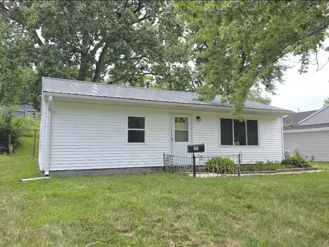 511 E 27th St S, Newton, IA 50208