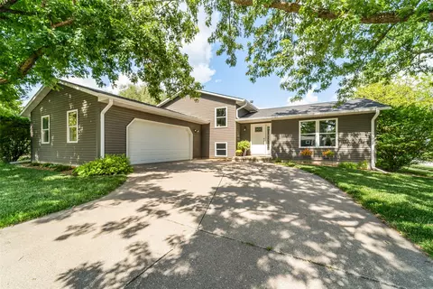 2401 White Oak Dr, Ames, IA 50014