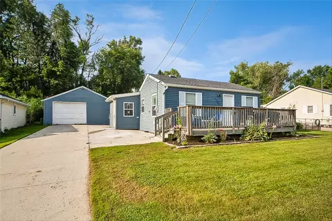 1204 Spring St, Des Moines, IA 50315
