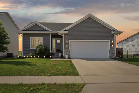 2416 Paine St NE, Bondurant, IA 50035