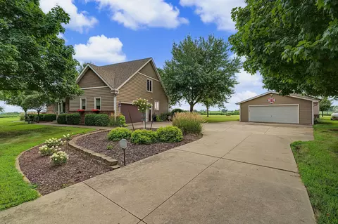 3685 Highway F36 W, Newton, IA 50208